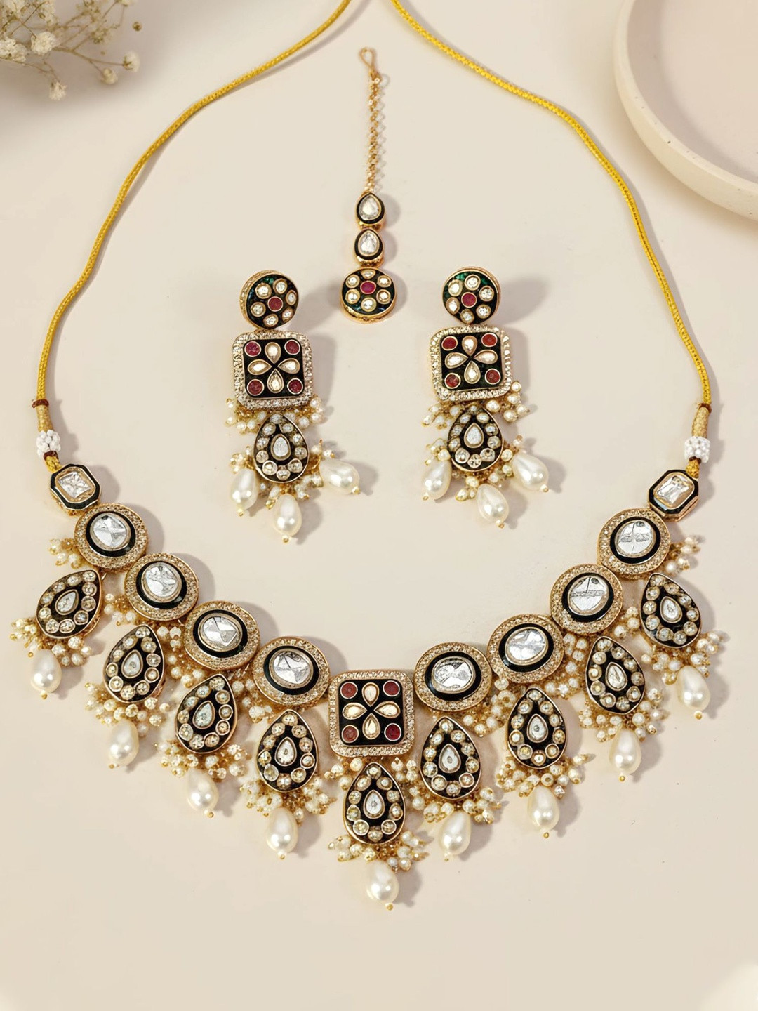 KARATCART Gold-Plated Kundan Stone-Studded & Beaded Jewellery Set