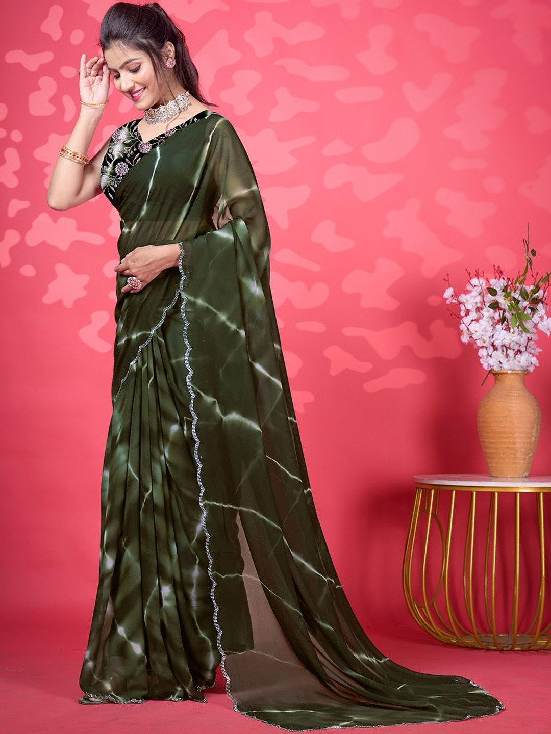 A.V.M. SILK MILLS Women Tie and Dye Dyed Sequinned Maheshwari Saree