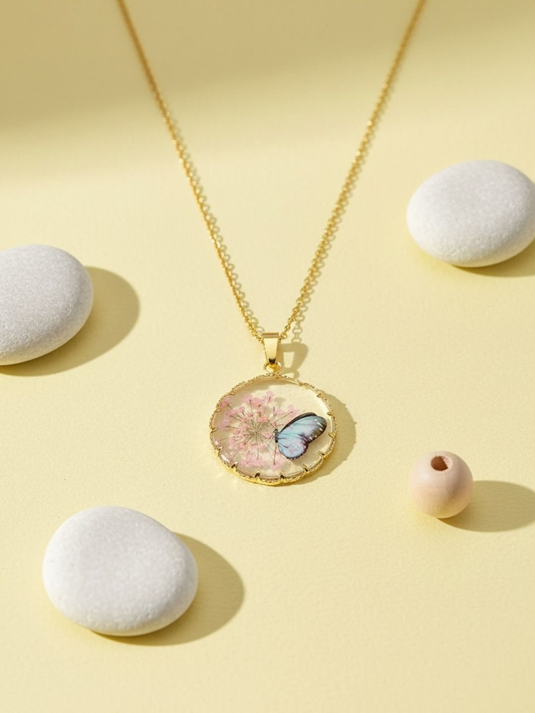 FIMBUL Gold-Plated Circular Shaped Butterfly & Flower Pendant With Chain