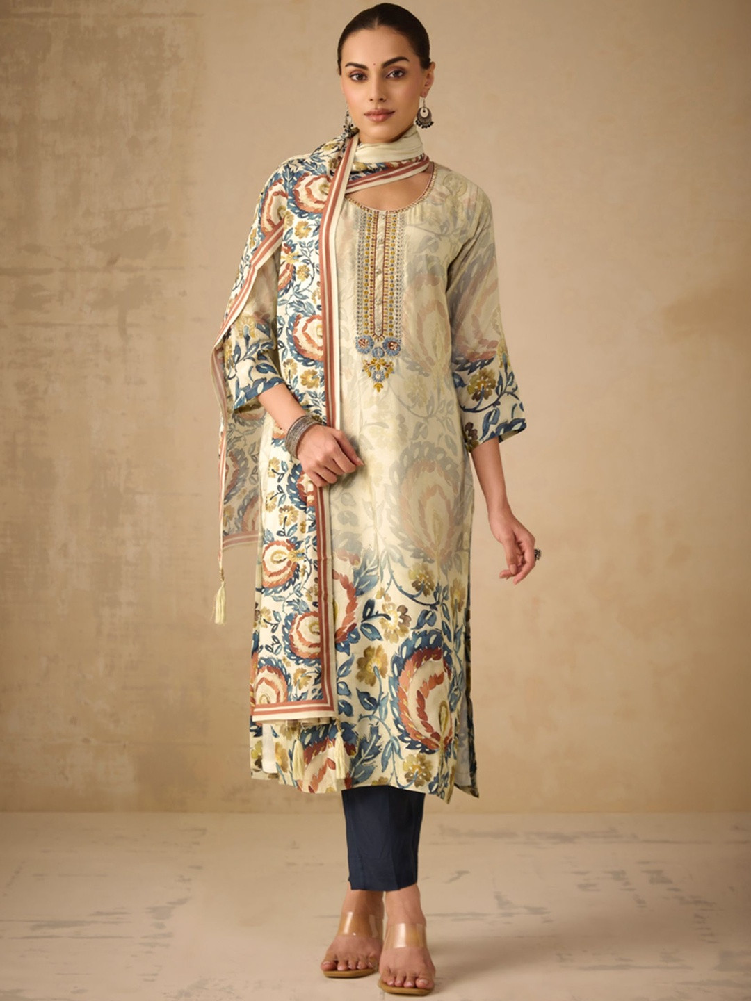 WOMEN PLUS Women Floral Digitally Printed Thread Work Kurta With Trousers & Dupatta