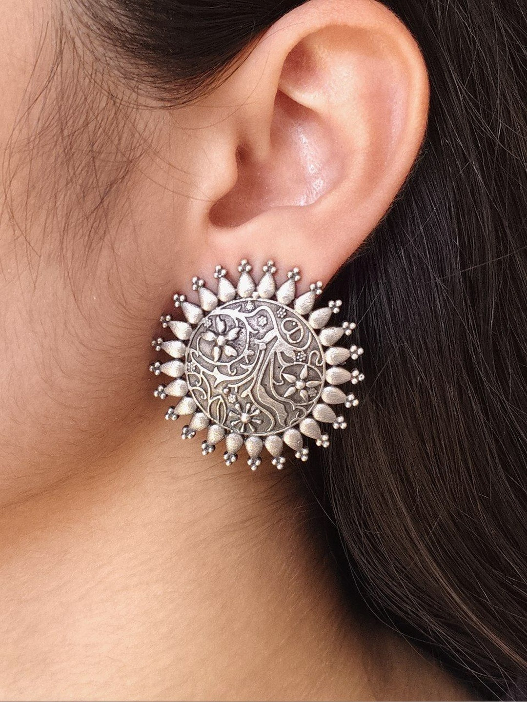 Hardin Style Silver-Plated Circular Shaped Studs