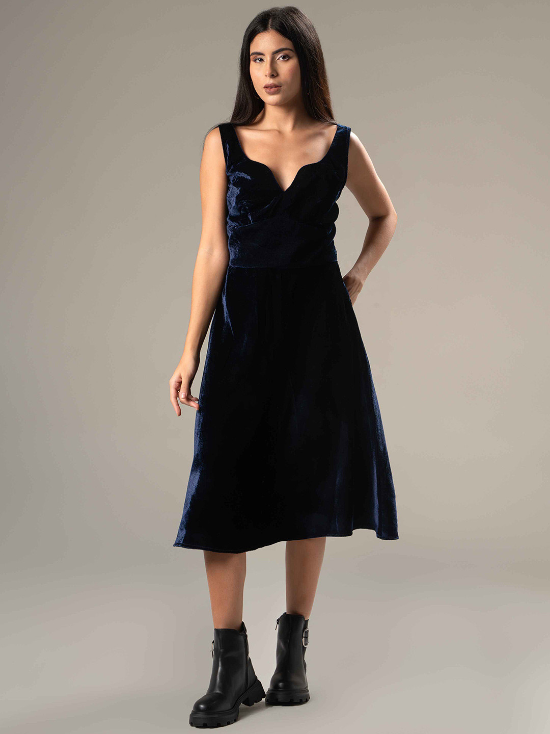 Urban Sundari Women Velvet Corset Midi Dress