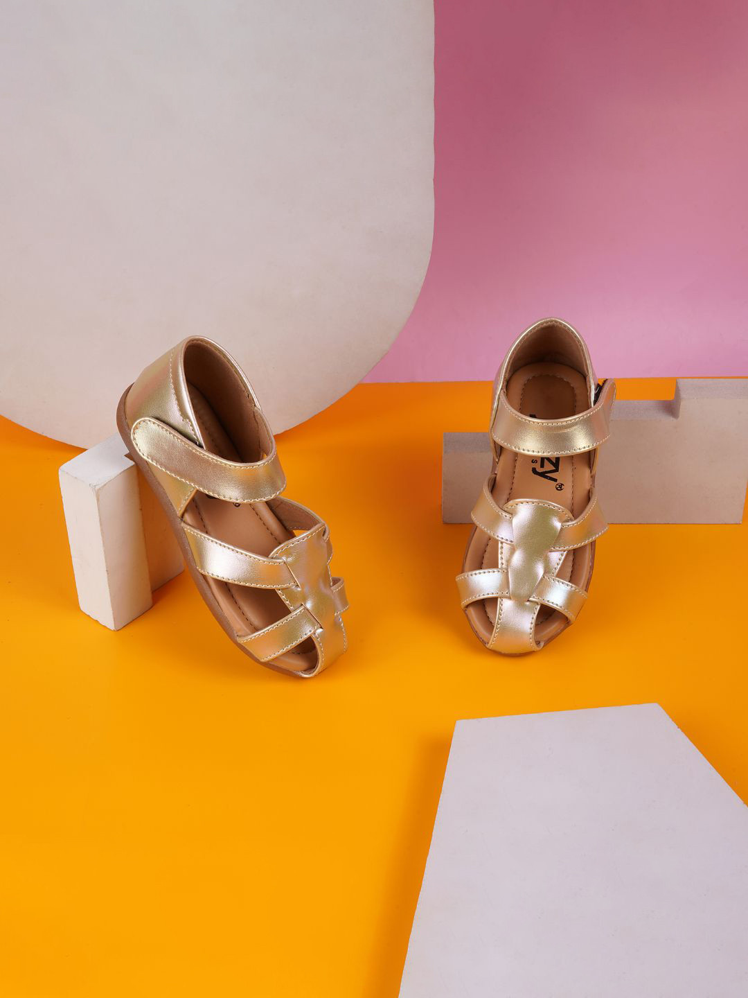 SHOESFORJUNIORS Girls Regular Velcro Gladiators Sandals