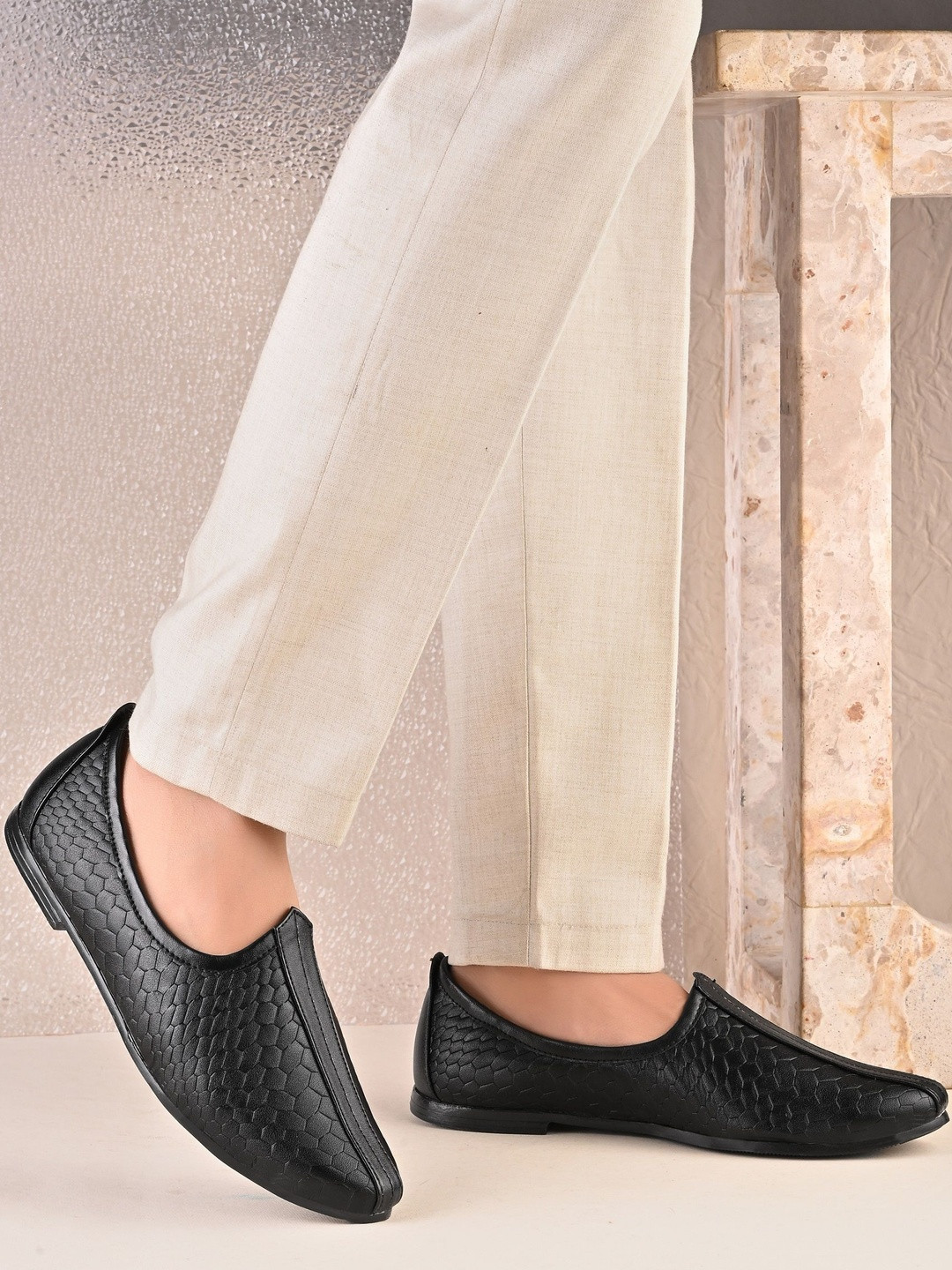 AARAVIN'S Men Textured Round Toe Nagra Lightweight Metallic Loafers