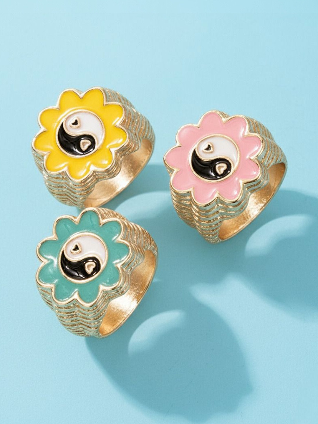 DressBerry Set Of 3 Gold-Plated Flower Finger Rings