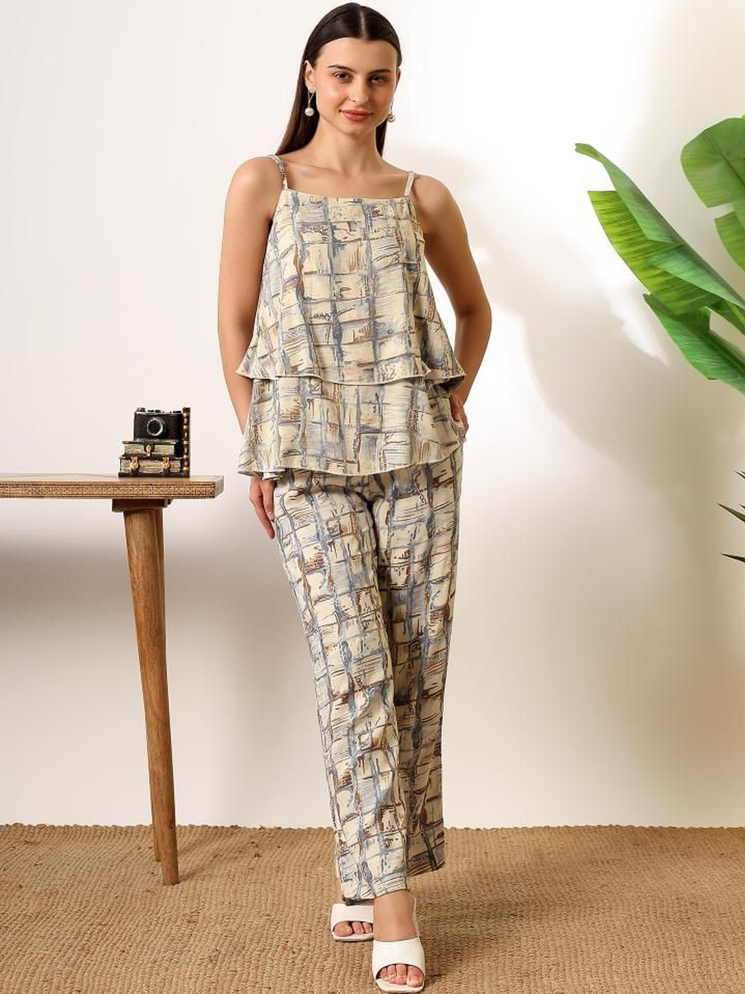 YOUR FASHION STORY Abstract Printed Top With Trousers