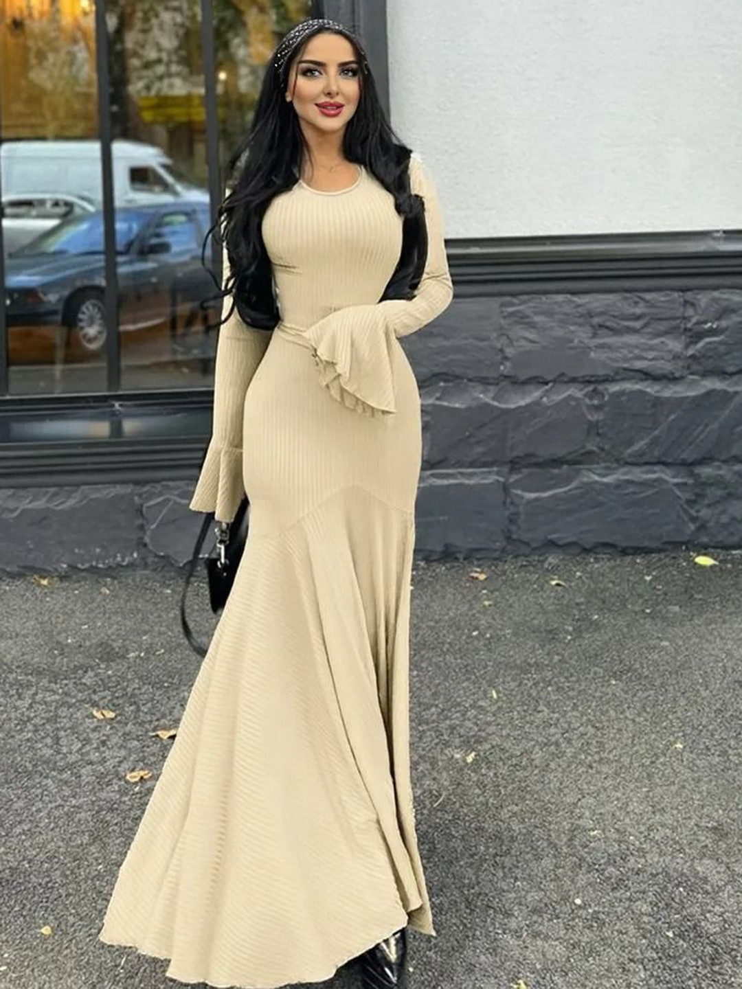 TRAQUILA Flared Sleeve Bodycon Maxi Dress