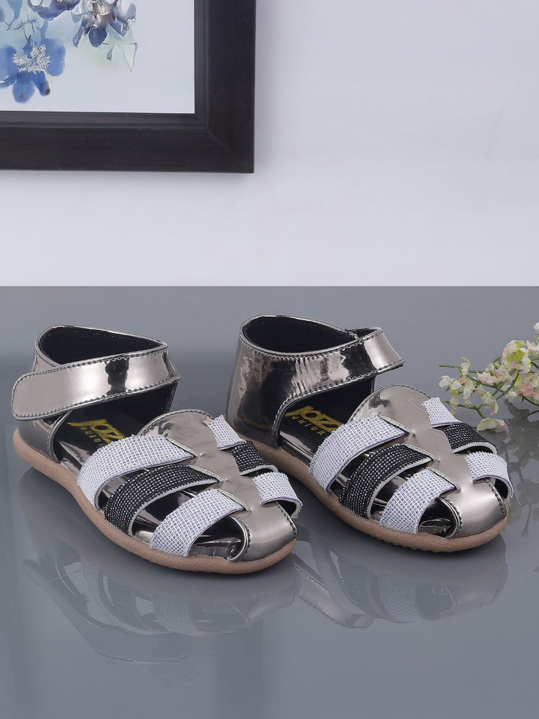 SHOESFORJUNIORS Girls Velcro Mules