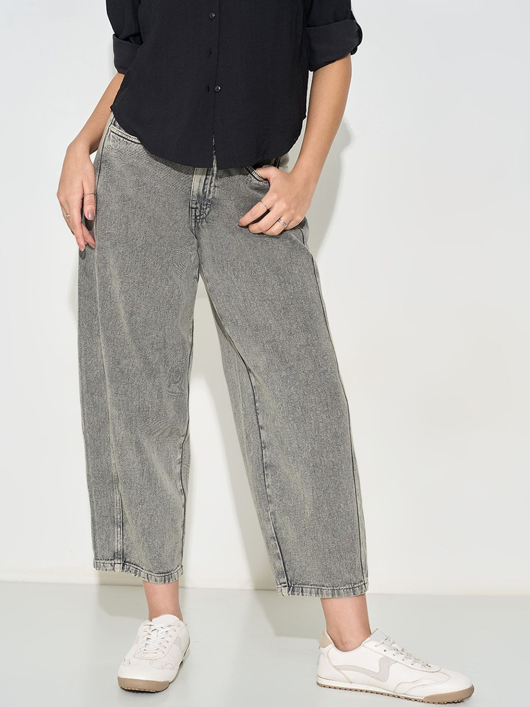 SF JEANS by Pantaloons Women Tapered Fit Mid-Rise Light Fade Jeans