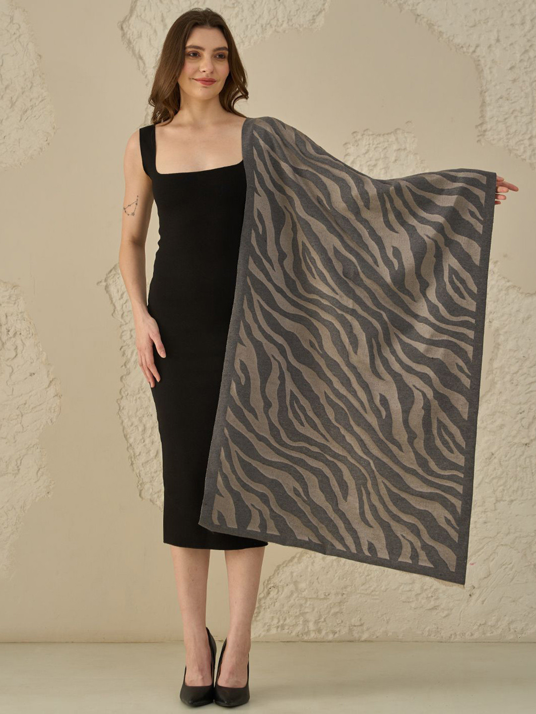 Knitkala Woollen Reversible Tiger Print Wool and Silk Winter Stole