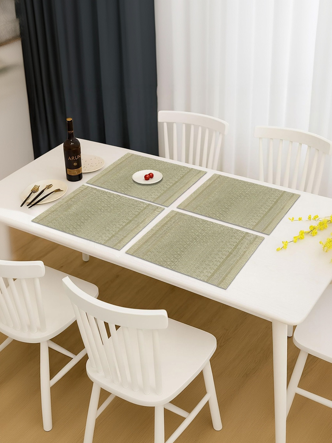 LUXEHOME INTERNATIONAL Grey 4 Pieces Textured Heat-Resistant & Anti-Skid Table Placemats
