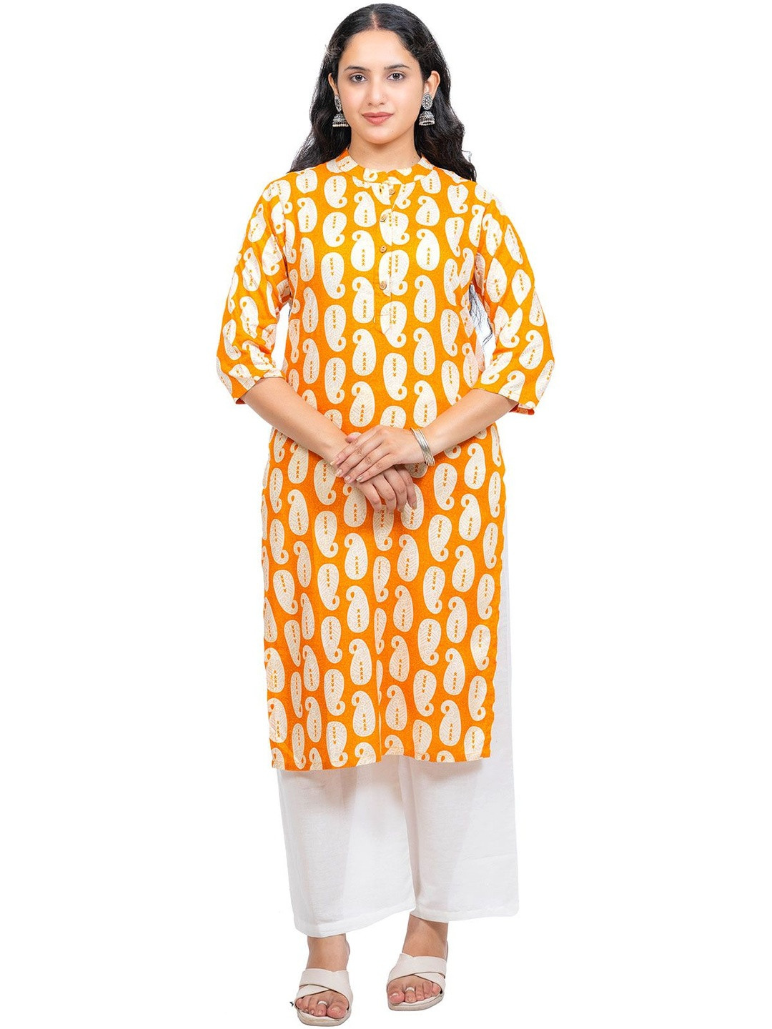 Clotheum Women Paisley Printed Round Neck Straight Kurta