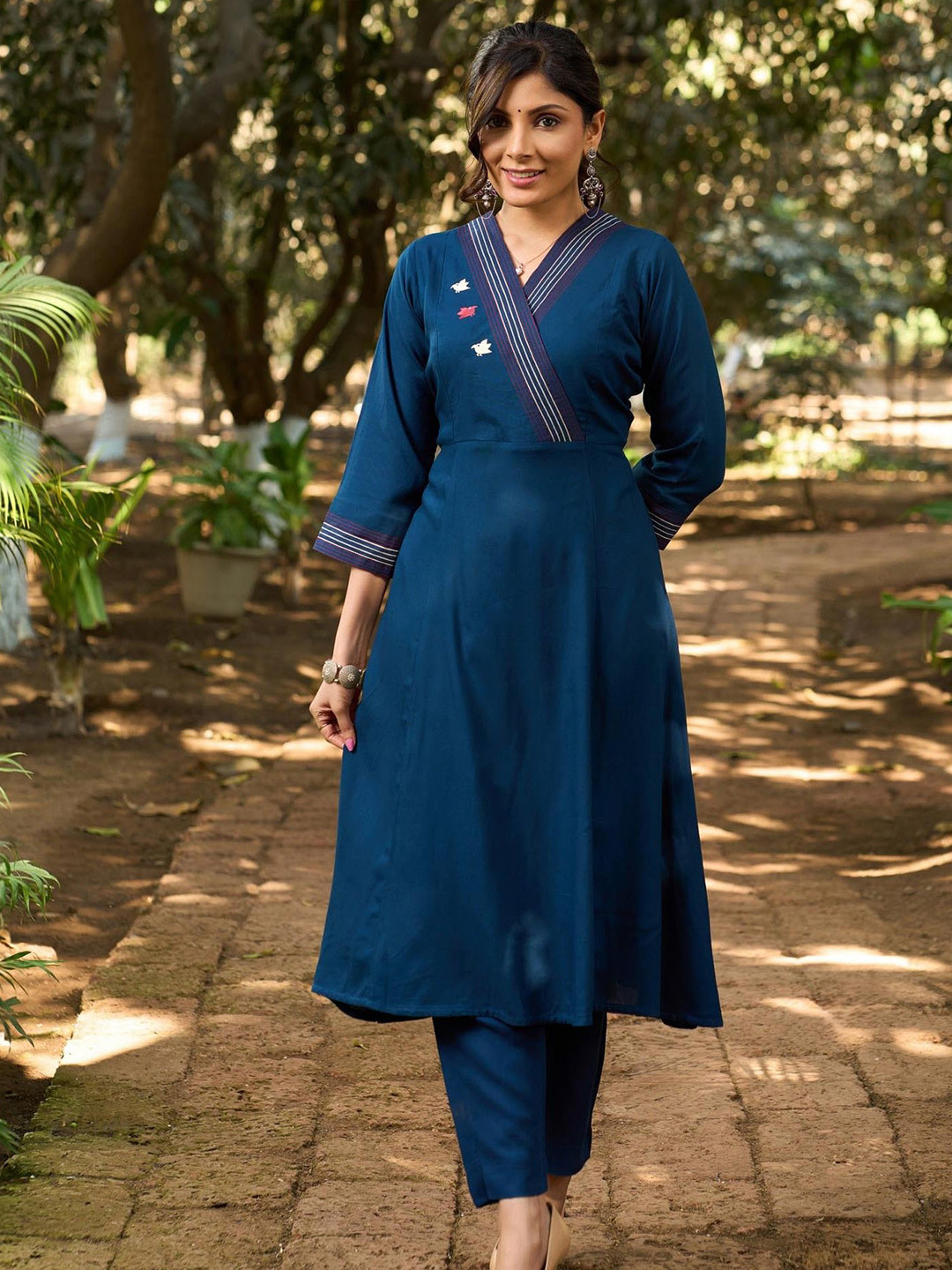 SUJATRA Women Embroidered Thread Work Indie Prints Kurta