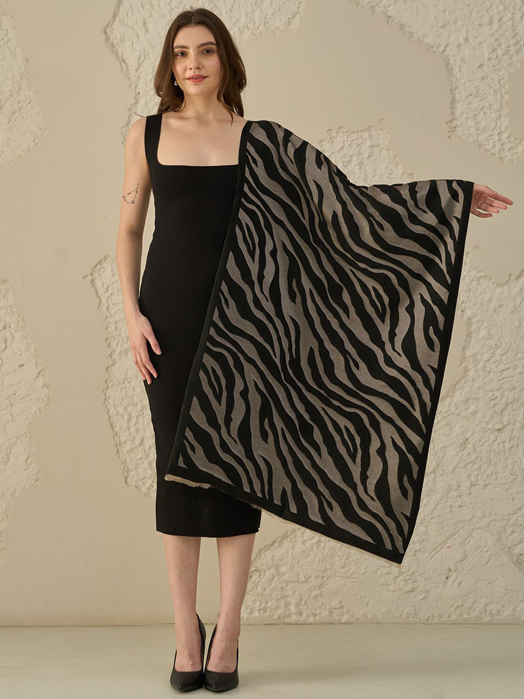 Knitkala Woollen Reversible Tiger Print Wool and Silk Winter Stole