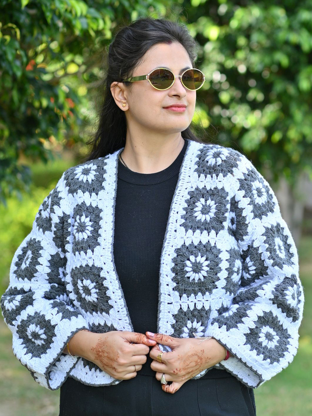 WINDROP SOLUTIONS Colourblocked Crop Cardigan with Embroidered Detail