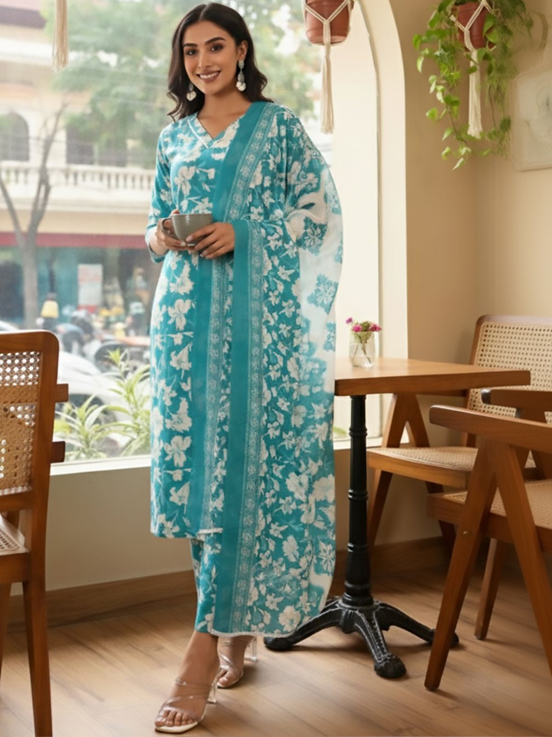 AADVIKA Women Floral Printed Regular Kurta with Trousers & With Dupatta