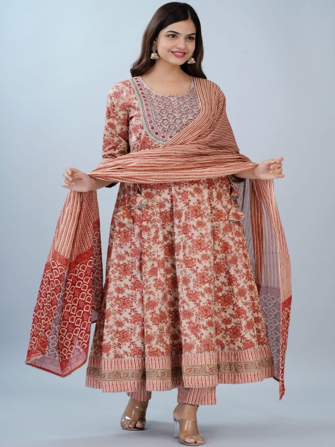HANAA TRADERS Women Floral Printed Mirror Work Kurta with Palazzos & Dupatta