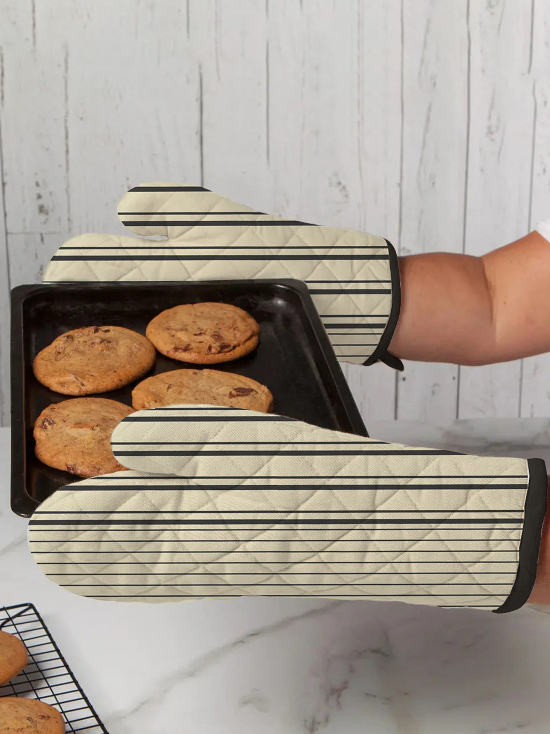 Attica Tracery 2Pcs Yellow & Black Striped Pure Cotton Heat Resistant Oven Gloves