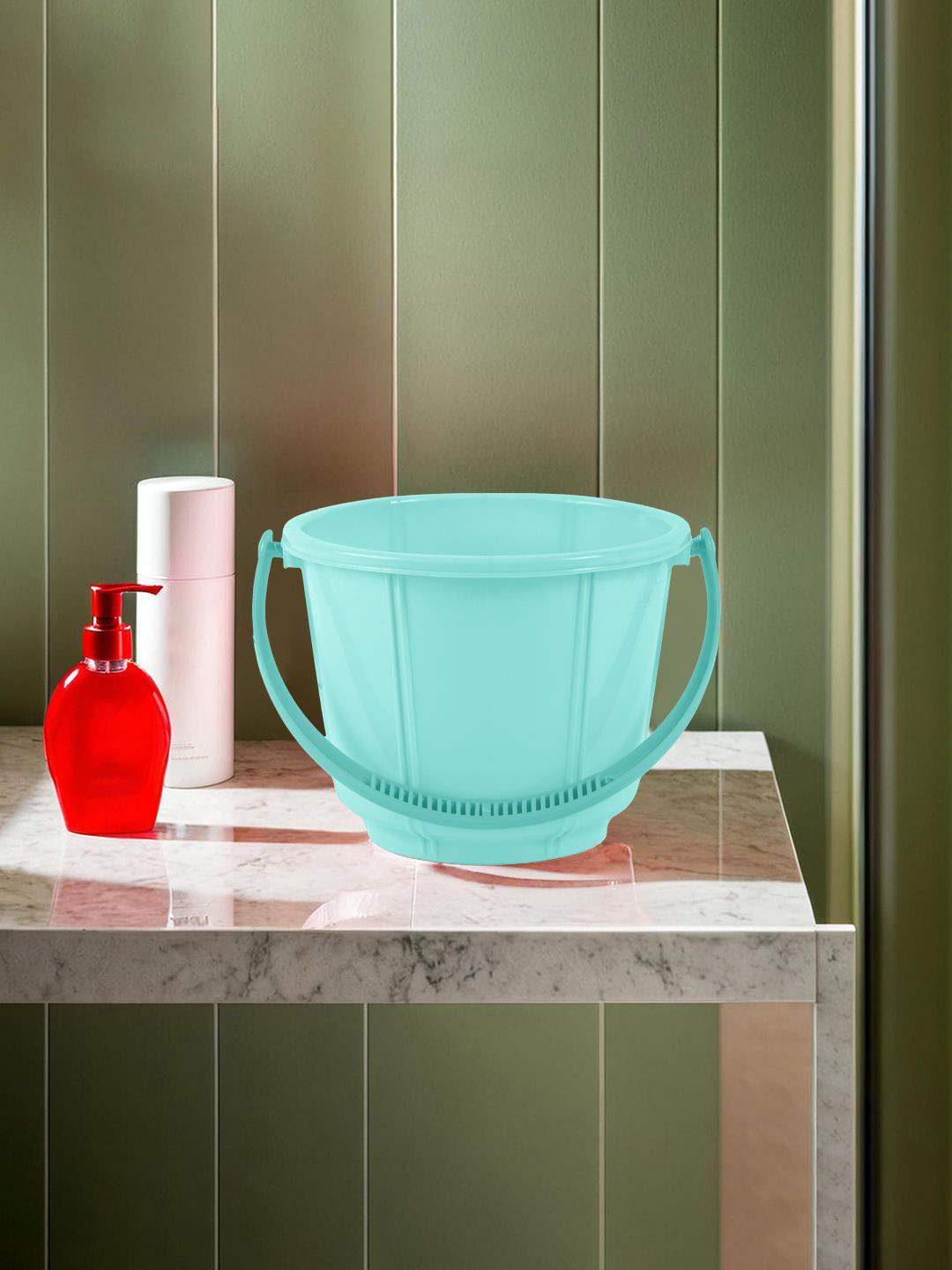 Kuber Industries Green Light Weight Bucket 5L With Lid & Easy Grip Handle