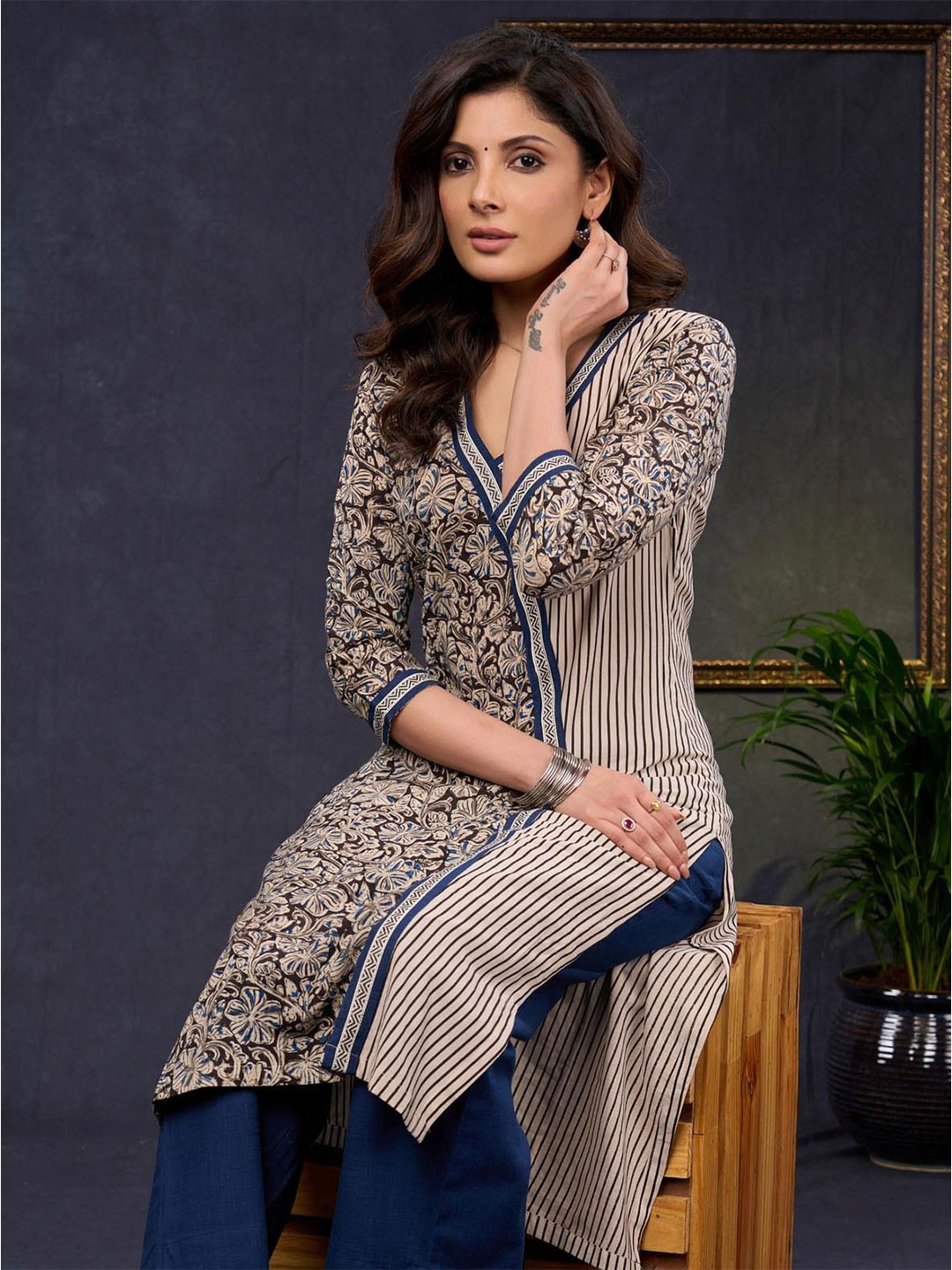 SUJATRA Women Floral Printed Indie Prints Kurta