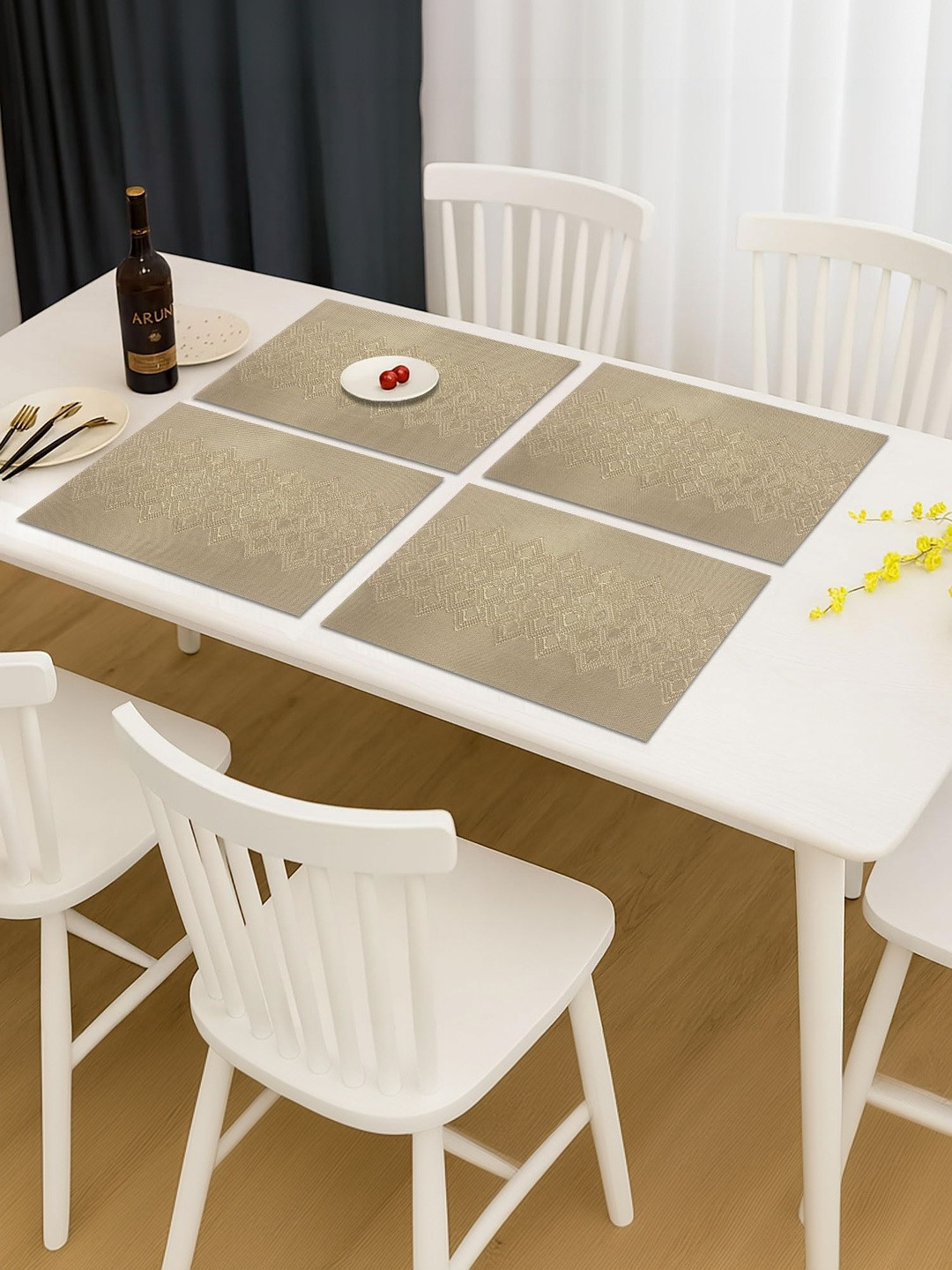 LUXEHOME INTERNATIONAL Brown 4 Pieces Wave Design Textured Anti-Skid Table Placemats