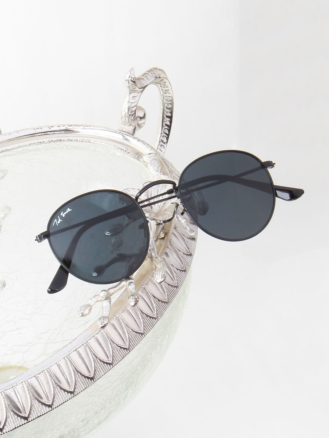 Ted Smith Unisex Round Black UV Protected Sunglasses With Glass Lenses