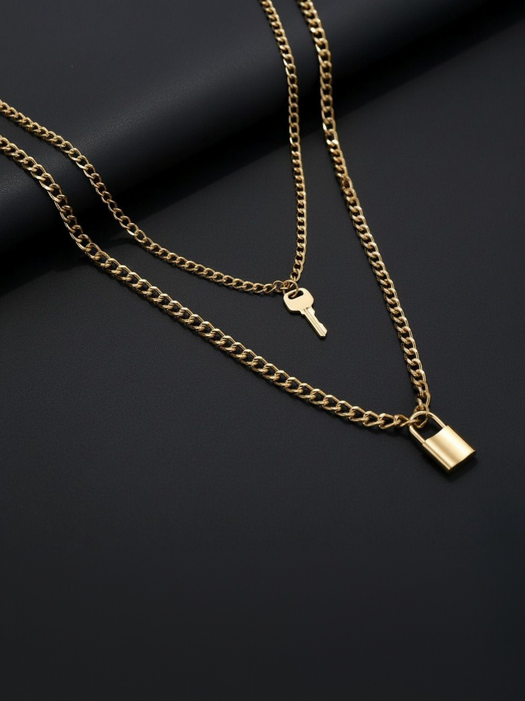 DressBerry Gold-Plated Double Layered Key Lock Chain