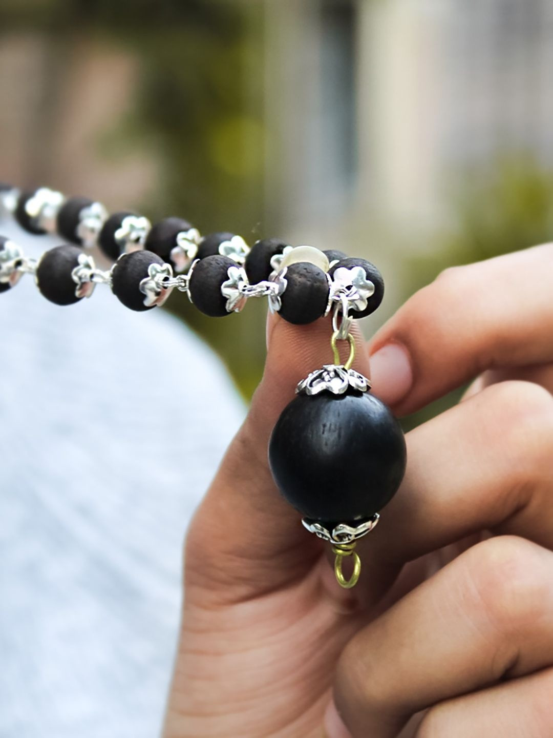 DIVINE HINDU Unsex Silver-Plated Karungali Bedded Necklace