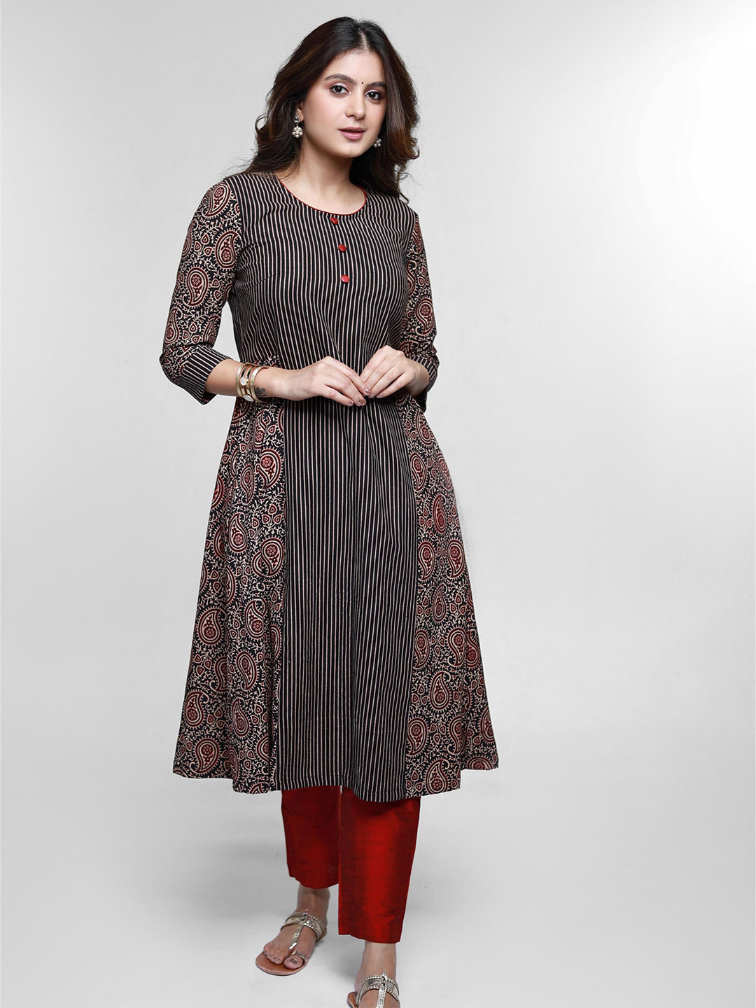 SUJATRA Women Printed Indie Prints Kurta