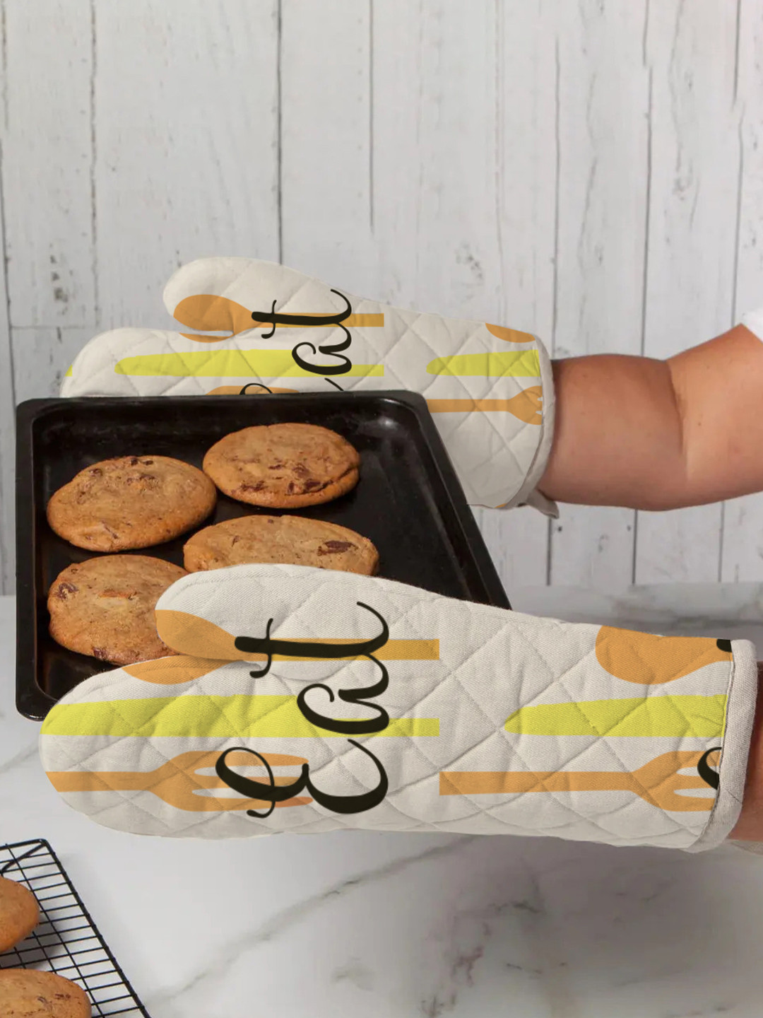 Attica Tracery 2Pcs White & Yellow Printed Pure Cotton Heat Resistant Oven Gloves