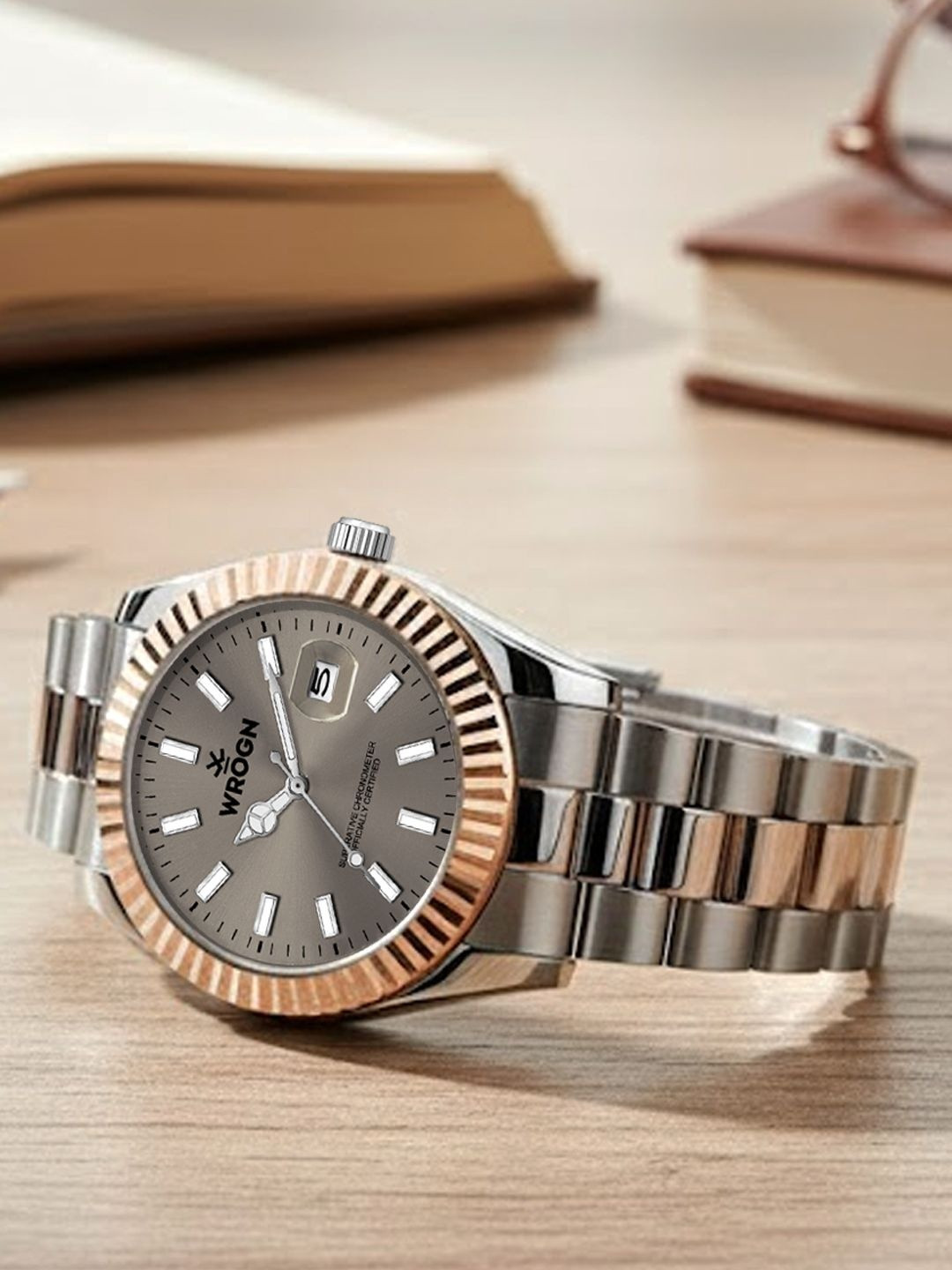 WROGN Men Dial & Stainless Steel Bracelet Style Straps Analogue Date Aperture Watch HOBWRG0601-GRY Rs. 1299 - Myntra