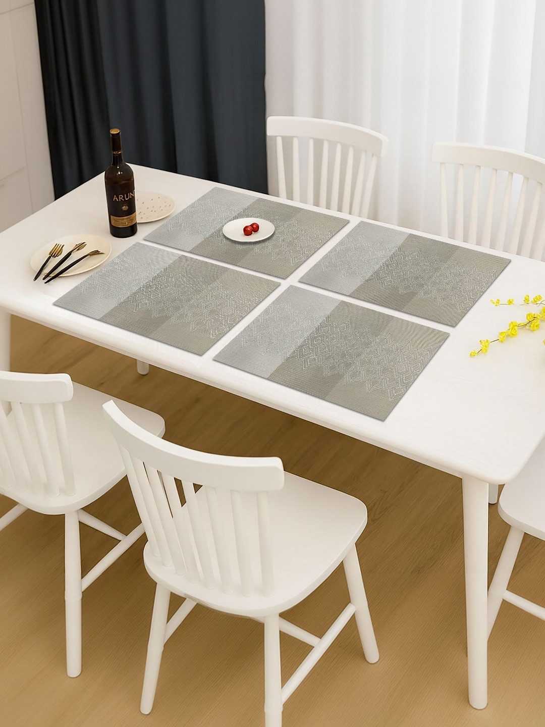 LUXEHOME INTERNATIONAL Grey 4 Pieces Wave Textured Anti-Skid Table Placemats