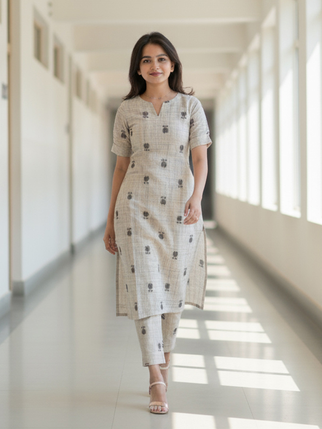 Aaghnya Women's White Rayon Blend Printed Straight Kurta With Trousers