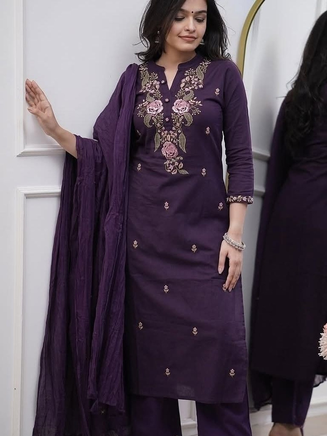 Kethi Fashion Floral Embroidered Mandarin Collar Thread Work Kurta With Trousers & Dupatta