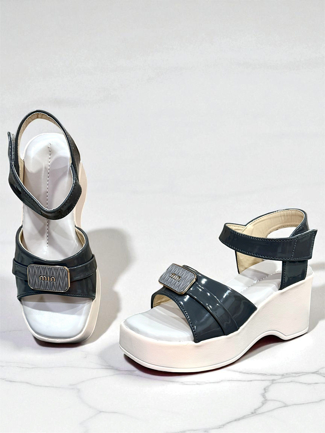 RJ FOOTWEAR Girls Embellished Comfort Sandals