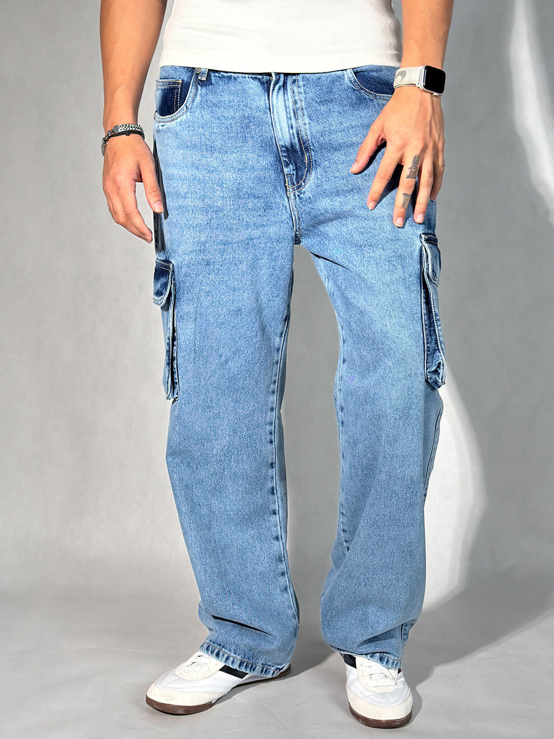 Off Duty India Men Baggy Fit Mid-Rise Clean Look Heavy Fade Jeans