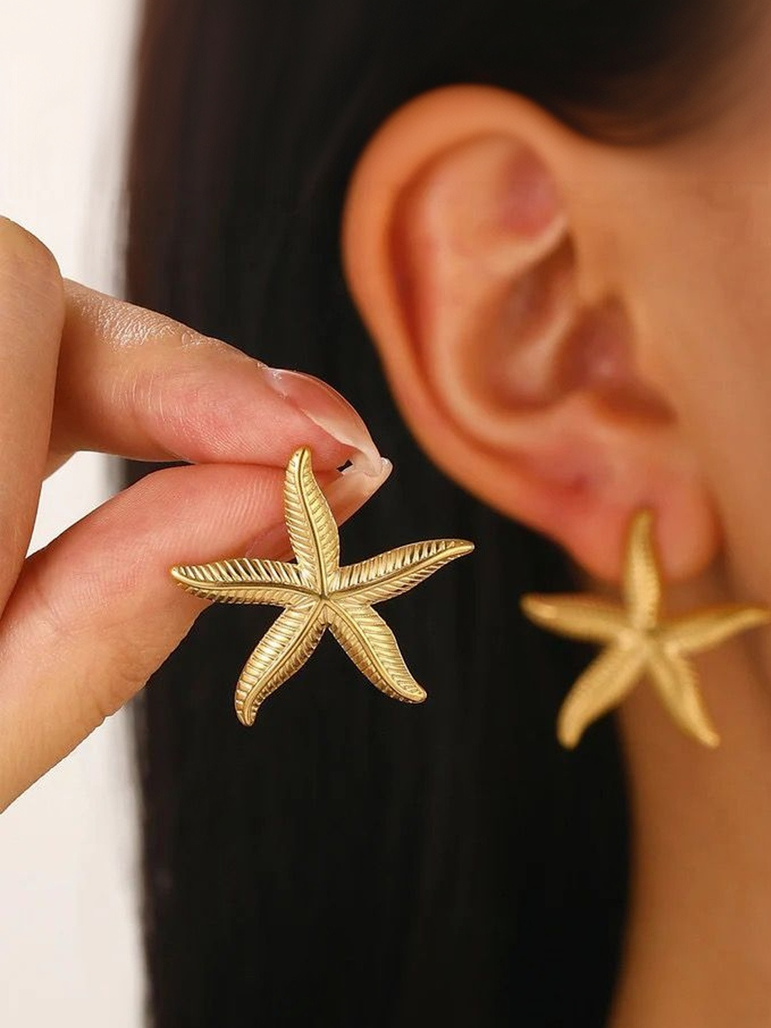 MODE & MINIMAL Star Shaped Studs Earrings