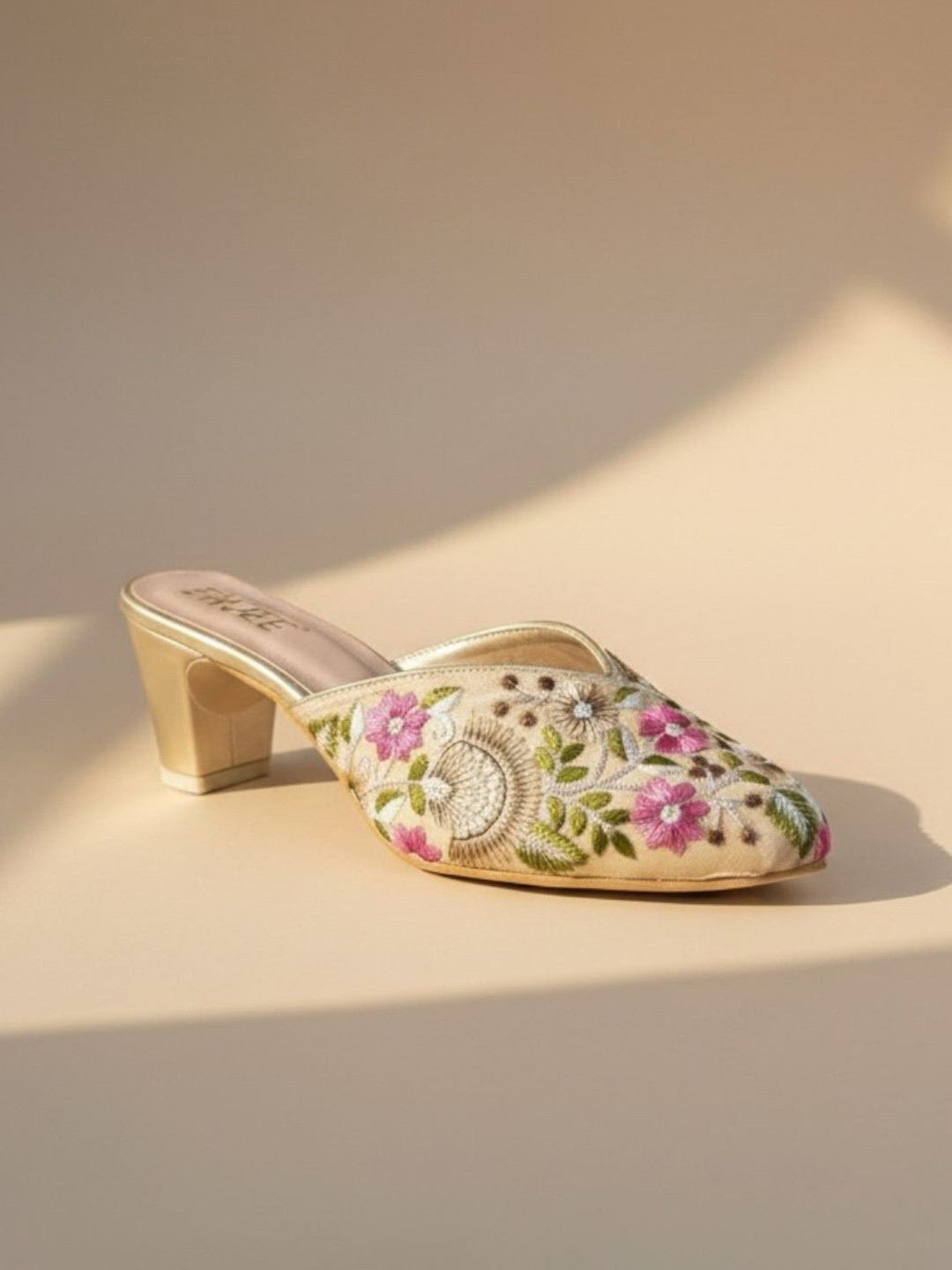 Enjee Floral Embroidered Shoe-Style Block Heels Mules