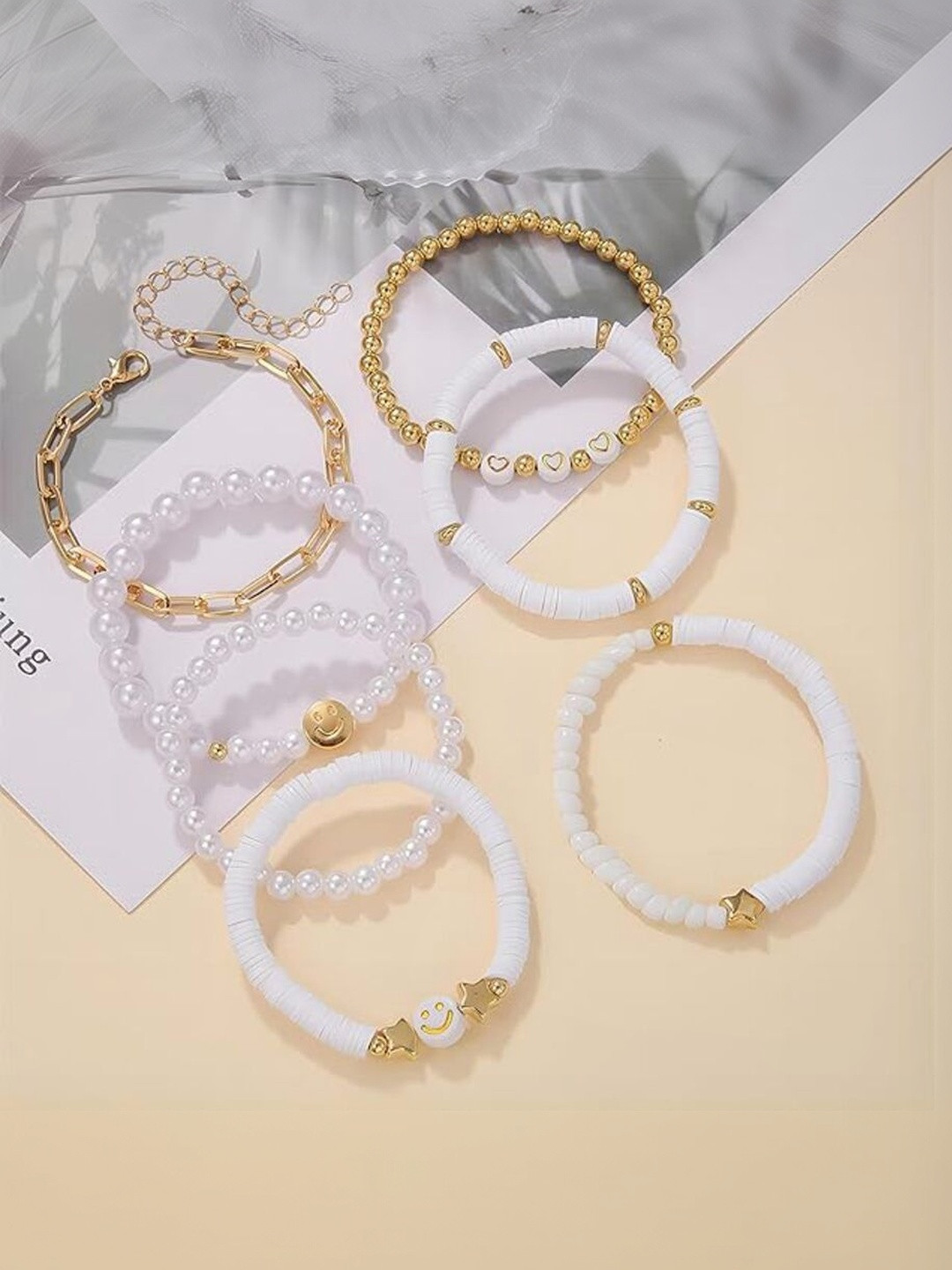 DressBerry Women 7 Pearls Charm Bracelet