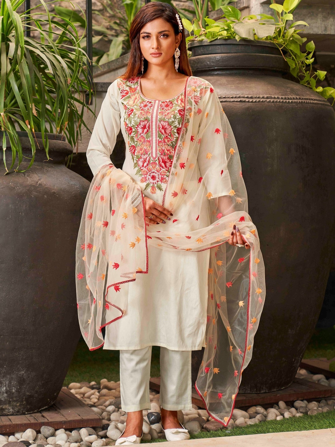 AARIV FASHION Floal Embroidered Thread Work Straight Kurta With Trousers & Dupatta