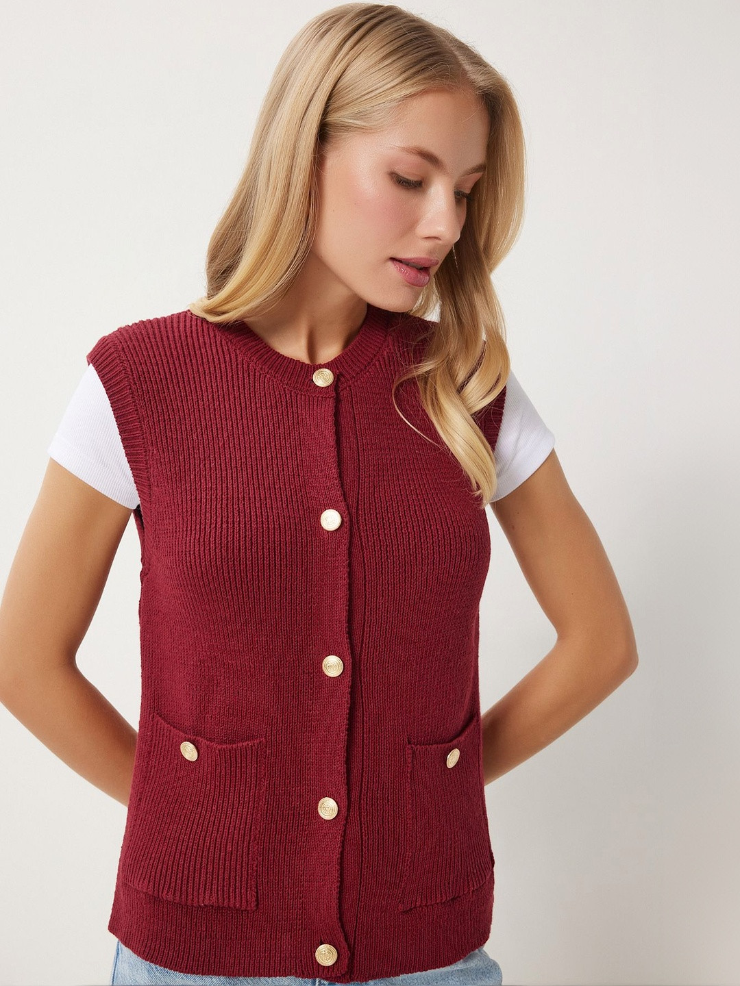 Happiness istanbul Round Neck Button-Down Knitted Sweater Vest