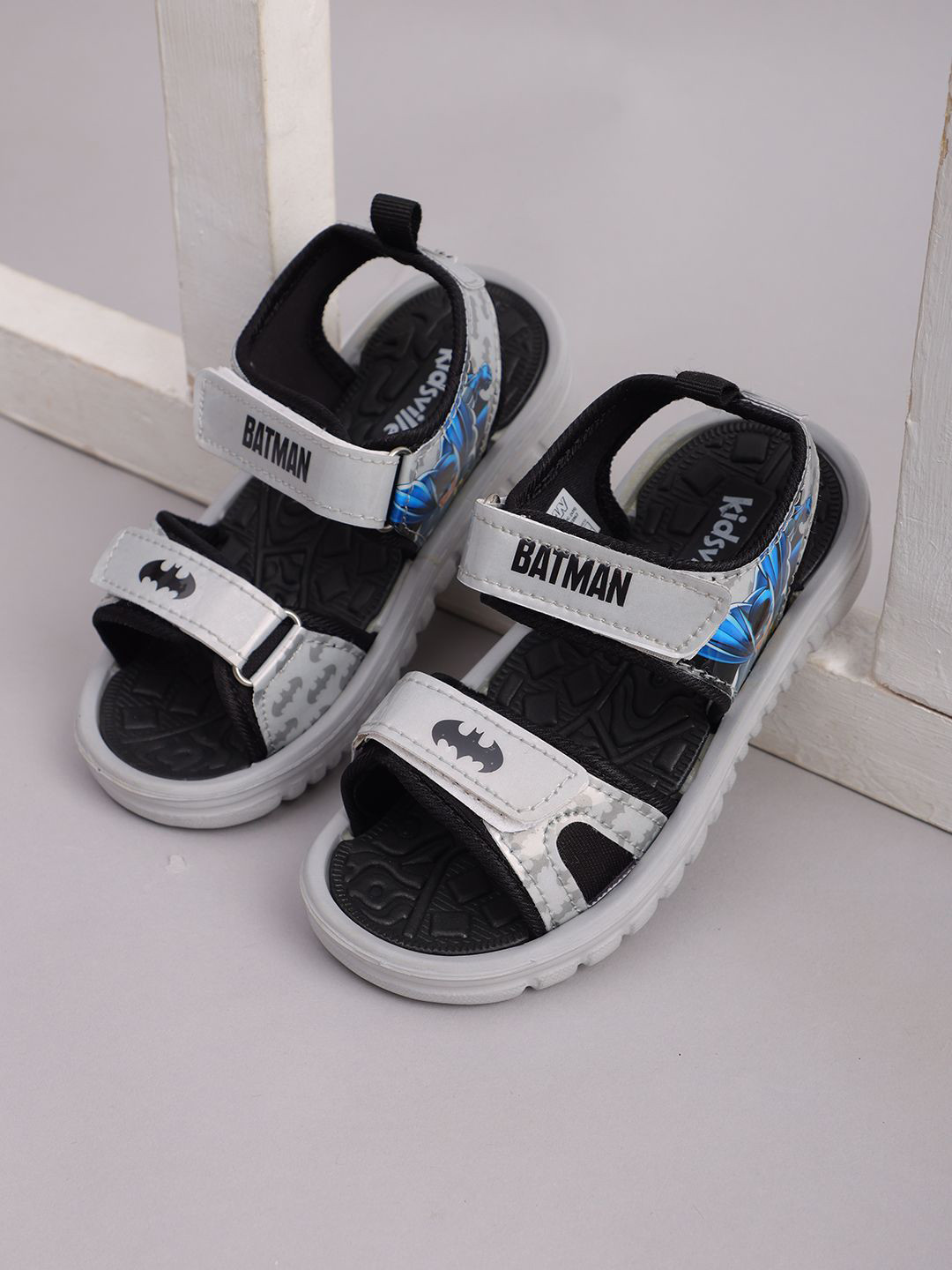 Kids Ville Boys Batman Printed Sports Sandals With Velcro Fastening