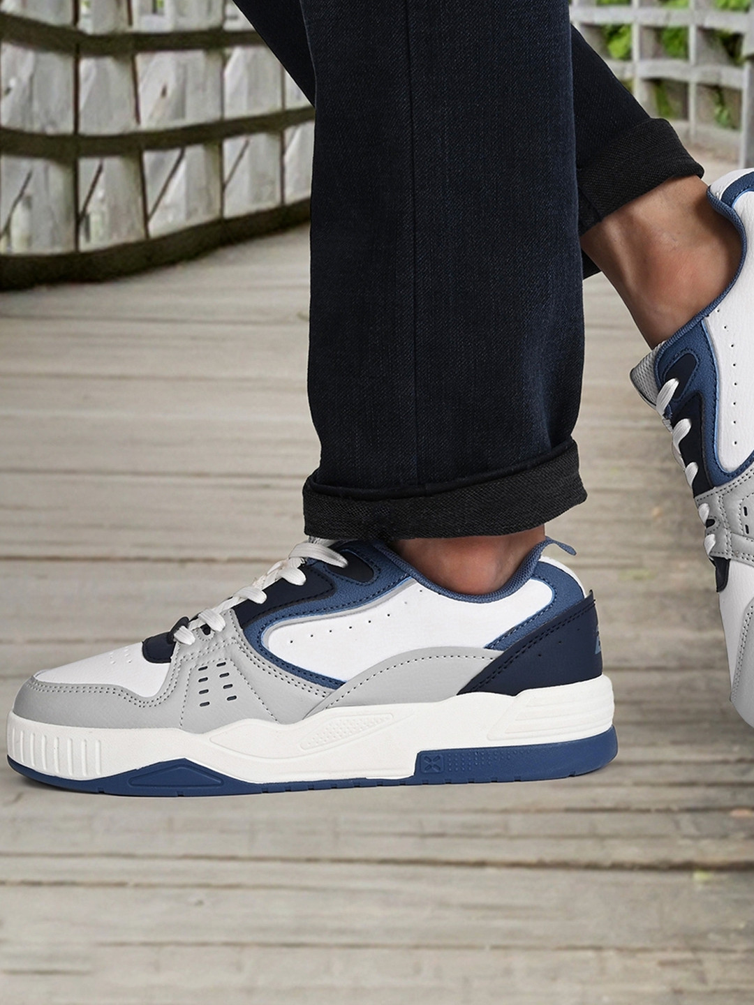 Bond Street Men Colourblocked Round Toe Lace-Ups Sneakers