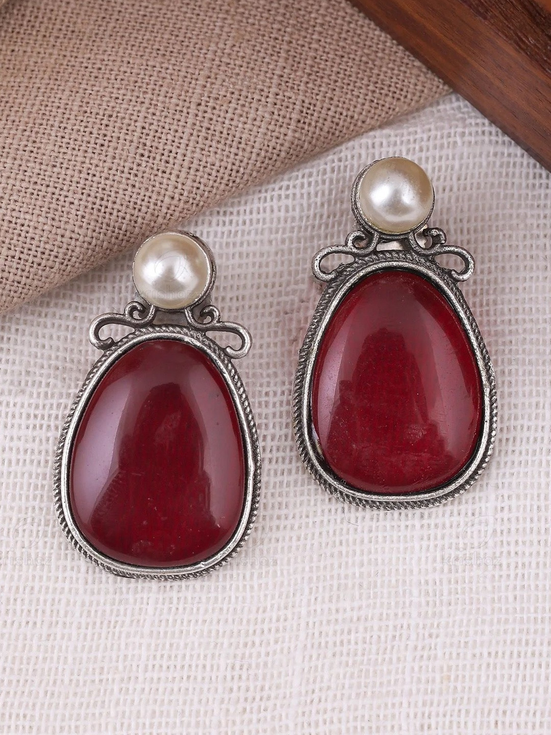 MODE & MINIMAL Teardrop Shaped Drop Earrings