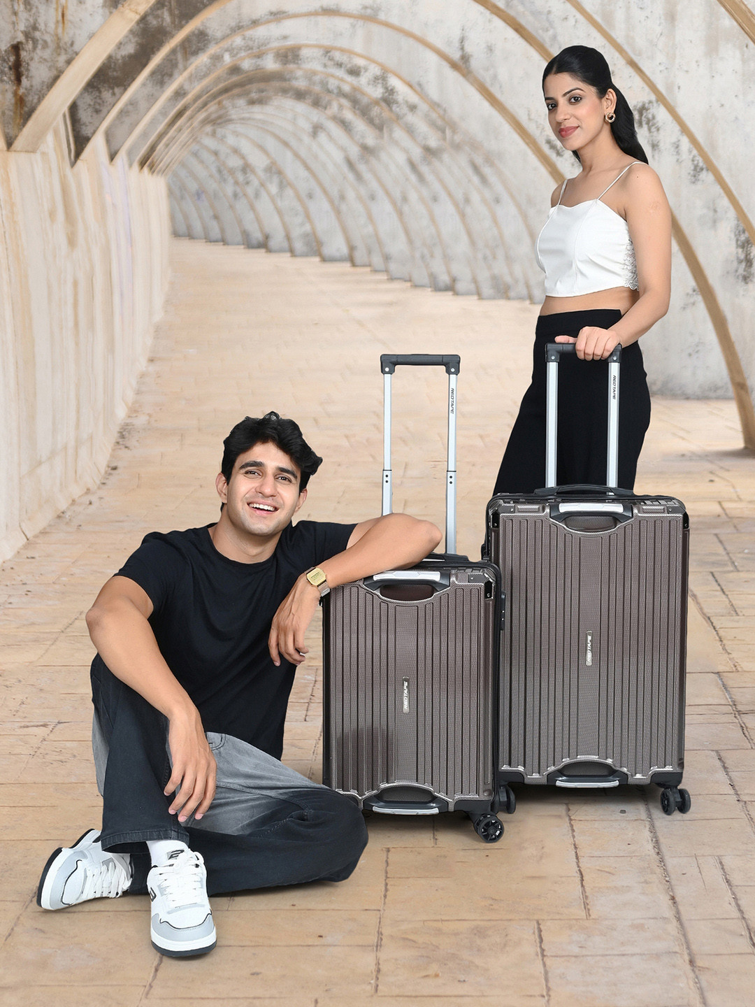 Red Tape 360-Degree 8 Wheels Set Of 2 Textured Hard Sided Medium & Cabin Trolley Bags