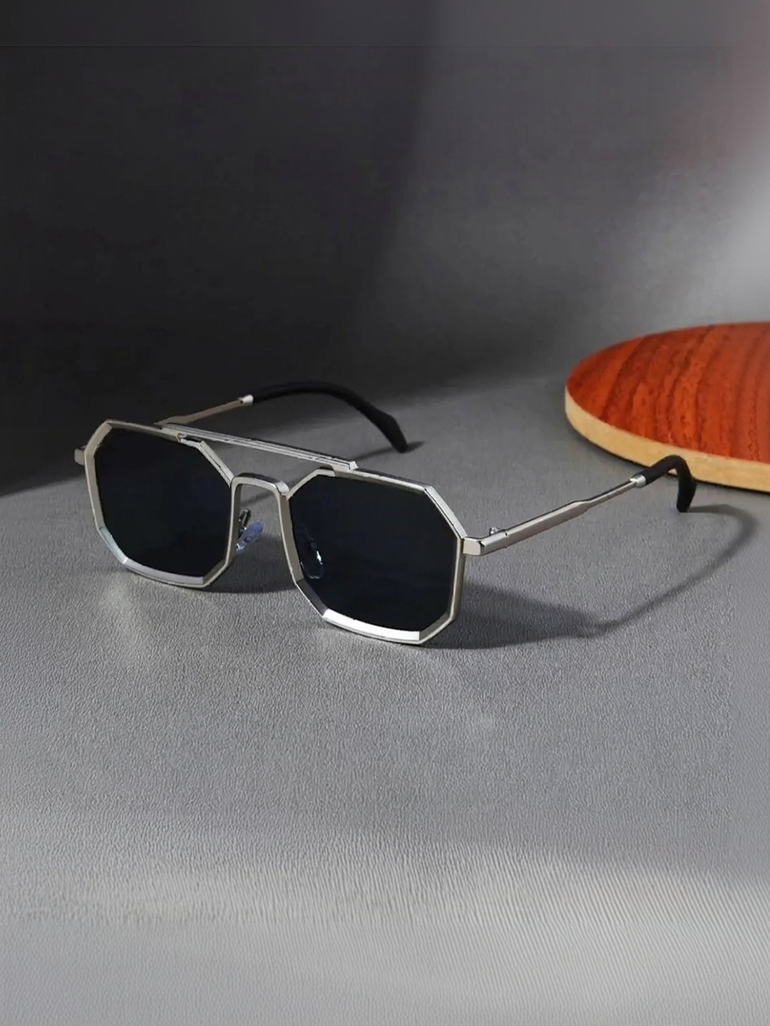 Being Better Unisex Black Lens & Silver-Toned Aviator Sunglasses with