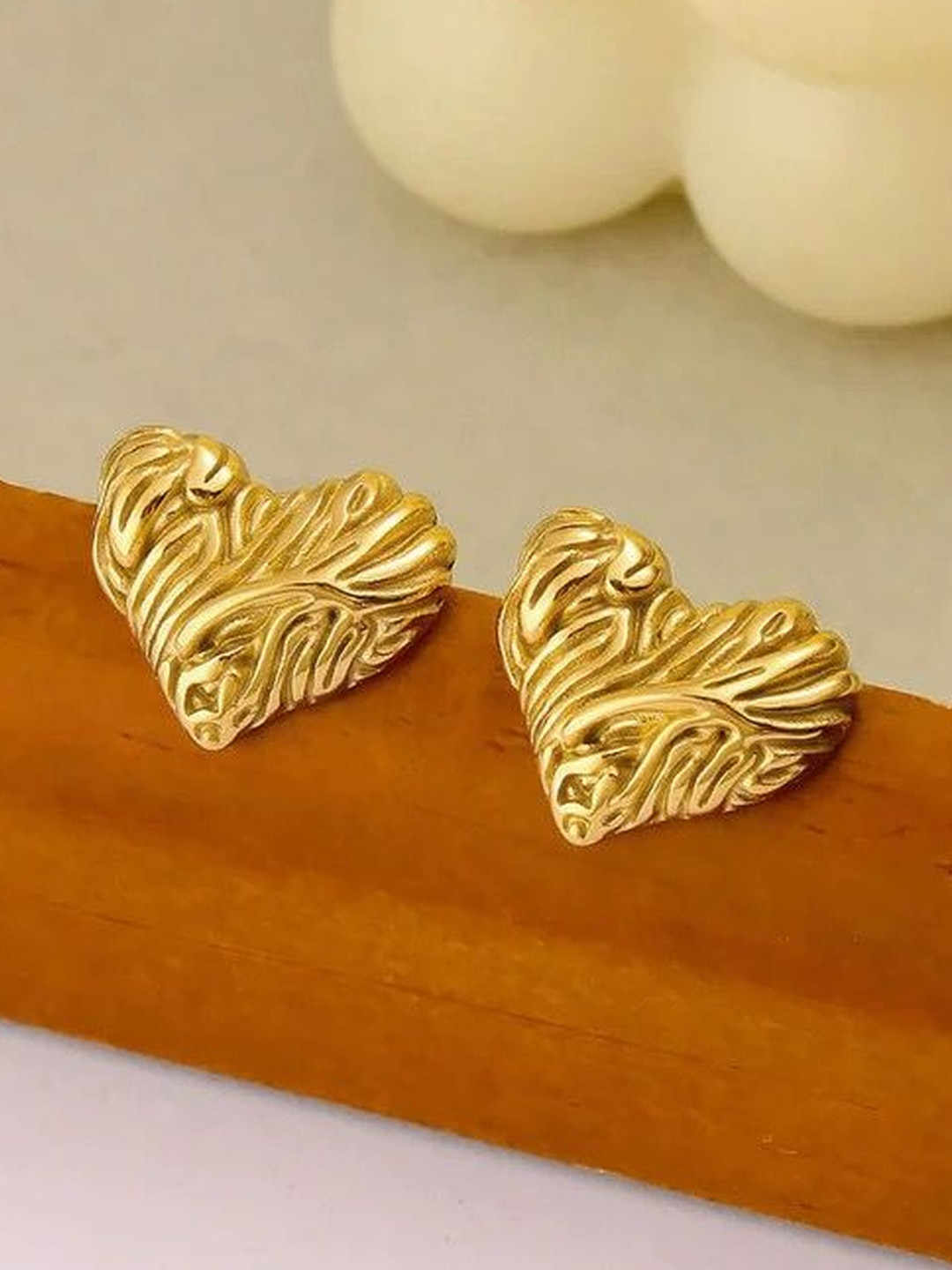 MODE & MINIMAL Heart Shaped Studs Earrings