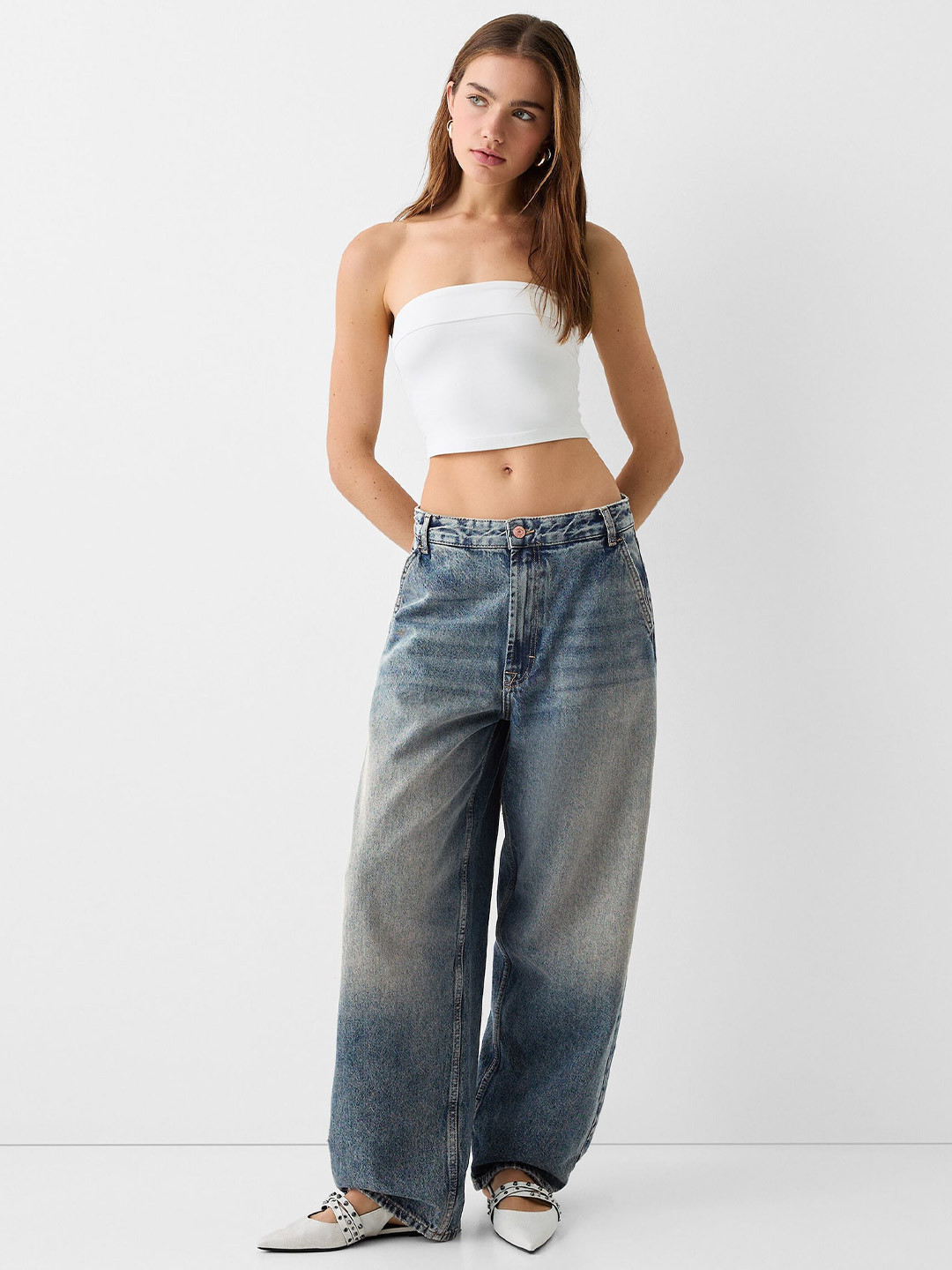 Off Duty India Women Low-Rise Slash Knee Light Fade Jeans - Baggy