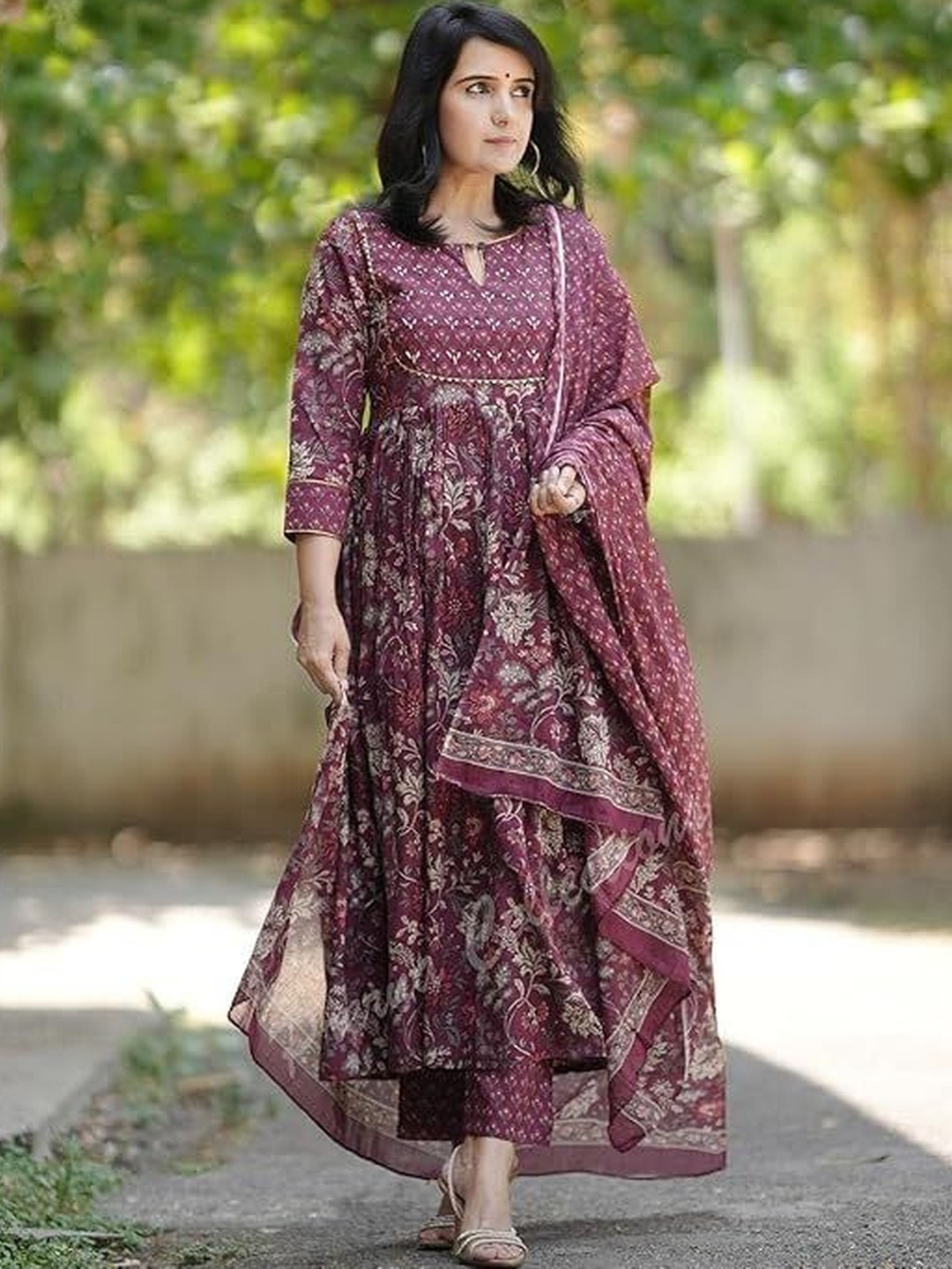 N.B.F Fashion Women Floral Printed Panelled Kurta with Trousers & With Dupatta