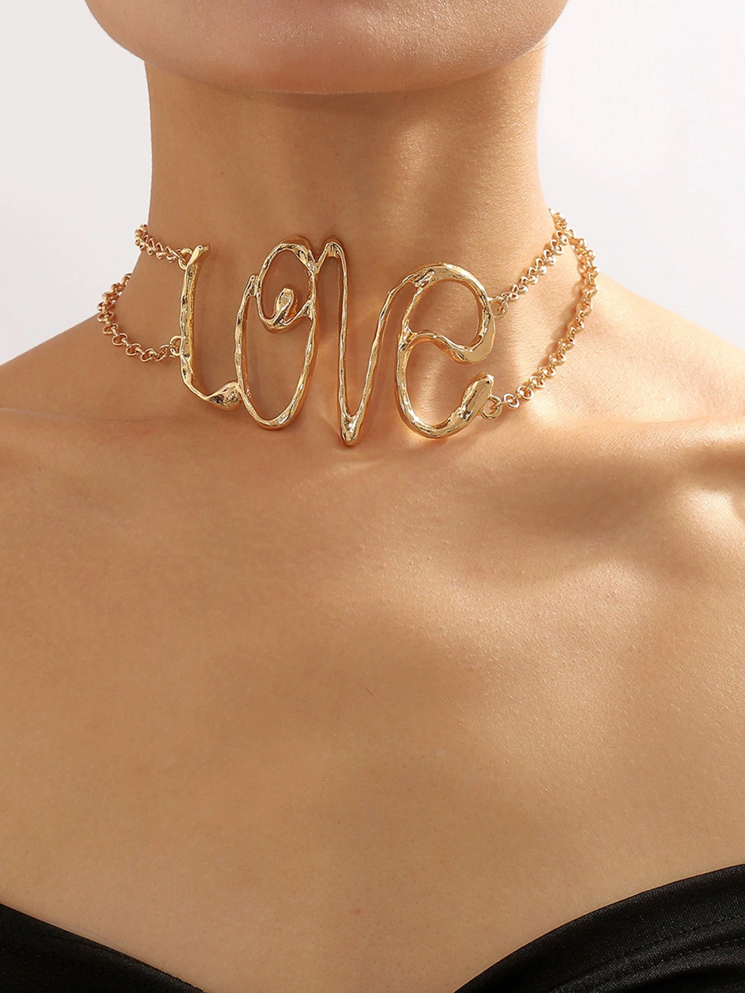 Just Lil Things Textured Choker Necklace